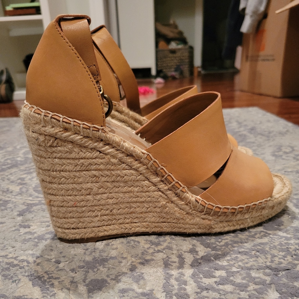 Treasure & Bond Platform Sandals - Picture 2 of 5